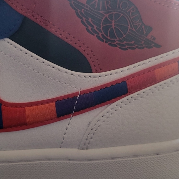 Air Jordan 1 Mid SE - Picture 7 of 15